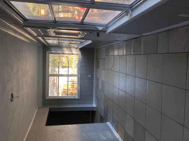 2404 10th St W
